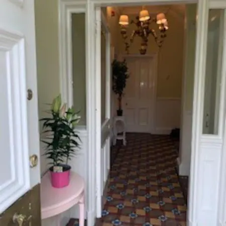 Holiday home Central Claremont Townhouse