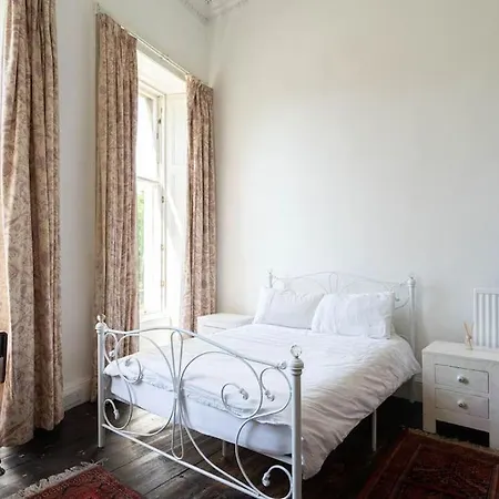 Central Claremont Townhouse Holiday home