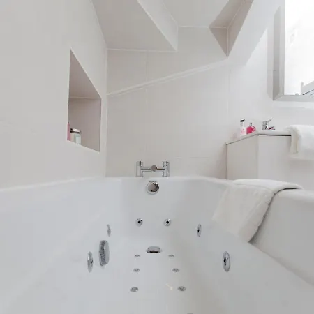 Stylish Centre 2 Bed House - Amazing Location Edinburgh