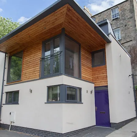 Stylish Centre 2 Bed House - Amazing Location * Edinburgh