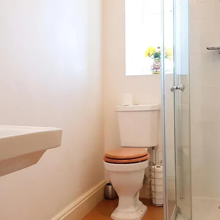 Spacious 2-bedroom Georgian アパート *