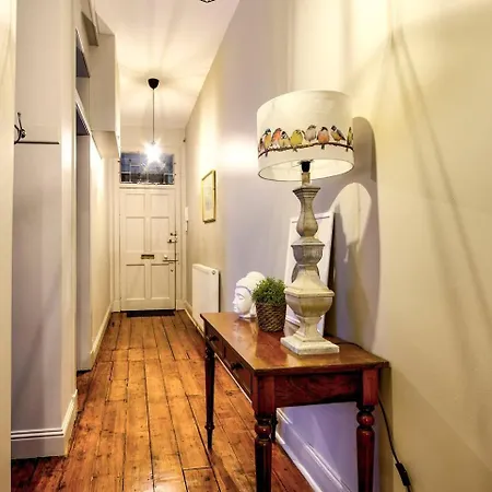 Guestready - Stylishly Presented Centre Ap *