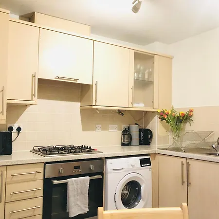 Spacious Centre Flat Free Parking& Superfast Wifi Apartment