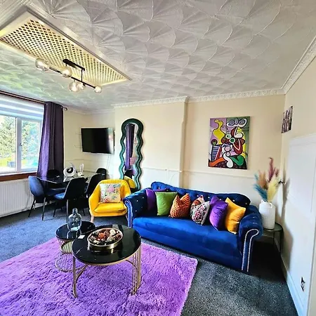 Apartament 2 Bed With 4 Beds & Parking *