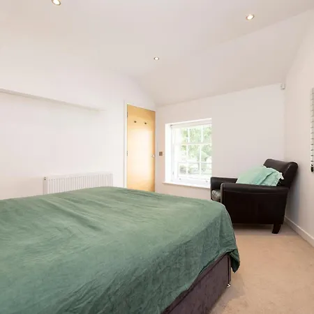 Stylish 3-bedroom 2-storey House With Patio And Balcony Near Princes Street Διαμέρισμα Εδιμβούργο