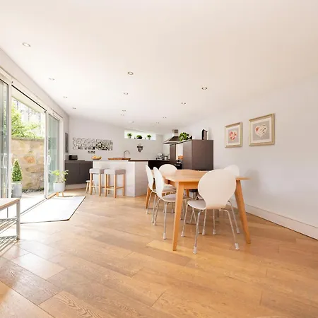 Stylish 3-bedroom 2-storey House With Patio And Balcony Near Princes Street * Edinburgh