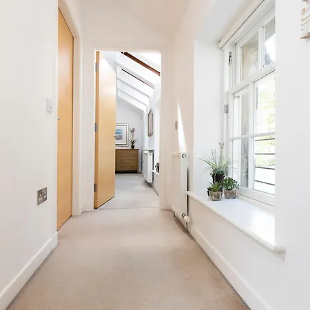 Apartmán Stylish 3-bedroom 2-storey House With Patio And Balcony Near Princes Street Edinburgh