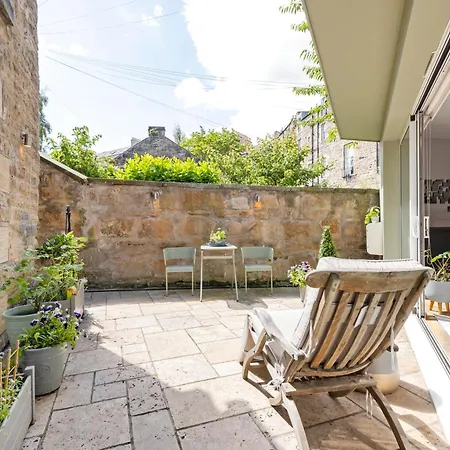 Stylish 3-bedroom 2-storey House With Patio And Balcony Near Princes Street Apartament Edynburg