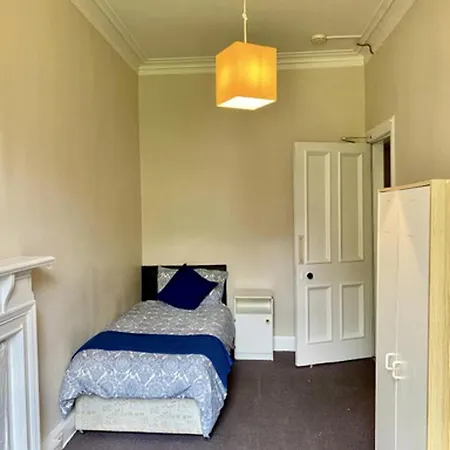 Large 5 Bedroom Flat In Marchmont