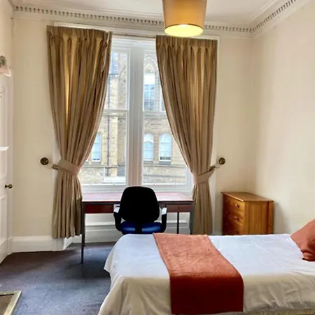 Large 5 Bedroom Flat In Marchmont