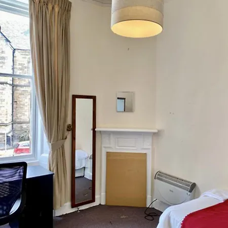 Large 5 Bedroom Flat In Marchmont * Edinburgh