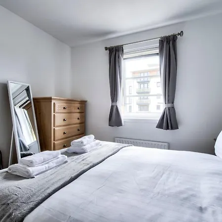 Guestready - Stylish W/ Parking Near Edinburgh