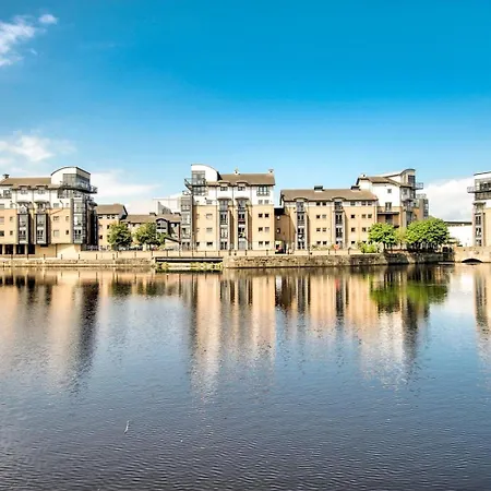 Guestready - Stylish W/ Parking Near Apartment Edinburgh