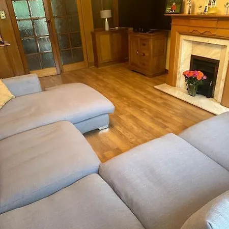 Beautiful Family With Golf إدنبرة