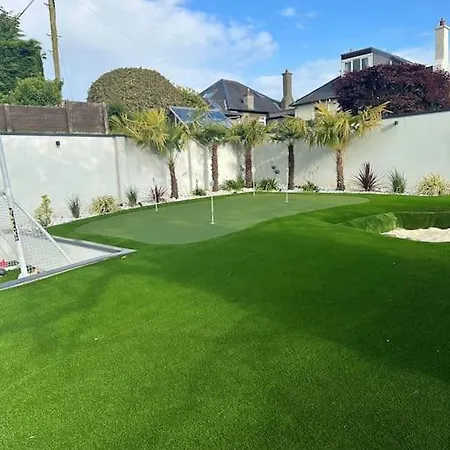 Beautiful Family With Golf Edynburg