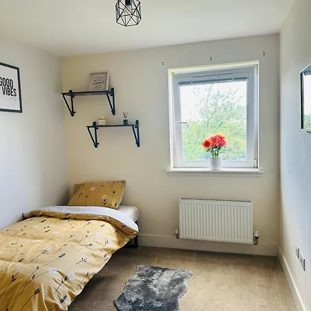 Apartment Stunning 2 Bedroom Flat In