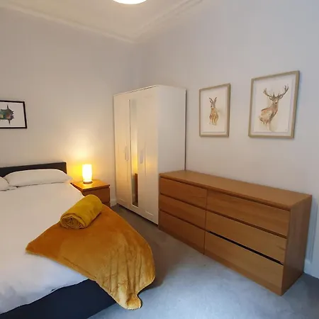 アパート Beautiful Ground Floor Flat Near Haymarket エディンバラ