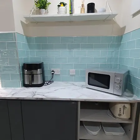アパート Beautiful Ground Floor Flat Near Haymarket エディンバラ