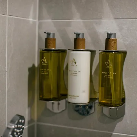Aparthotel 33 Castle Terrace 4*