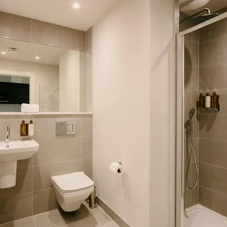 33 Castle Terrace Aparthotel 4*