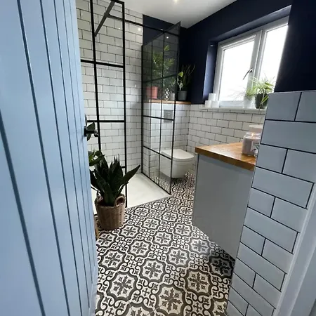 Private With Separate Shower And Free Parking Homestay *