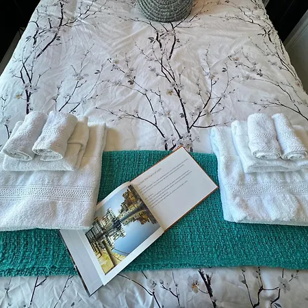 ホームステイ Private Cozy & Stylish In A Shared Flat In エディンバラ