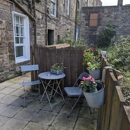 Lovely Modern One Bedroom Flat With Patio Area Apartment Edinburgh