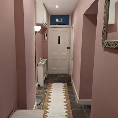 Lovely Modern One Bedroom Flat With Patio Area Apartment