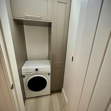 Upper Grove 2 Bedroom - Apartment