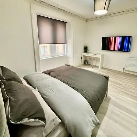 Contemporary Flat In Prime Centre Apartment Edinburgh