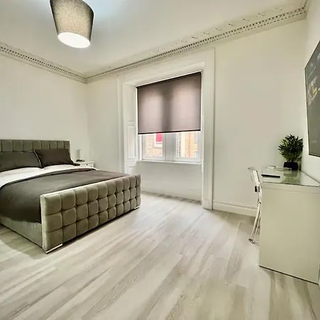 Upper Grove 2 Bedroom - アパート