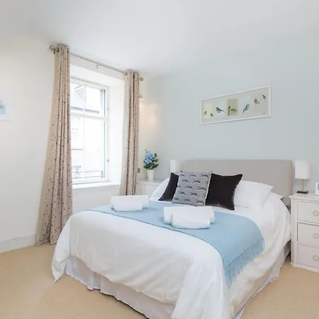 Edinburgh Central New Town Elegant 2-Bedroom Apartment In The Heart Of The City *