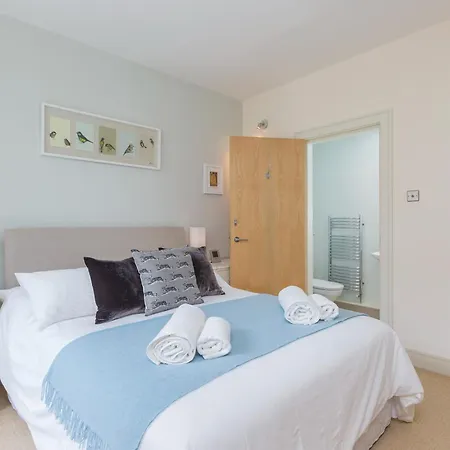 Edinburgh Central New Town Elegant 2-Bedroom Apartment In The Heart Of The City