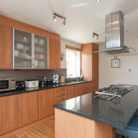 Holyrood Road Park - 379