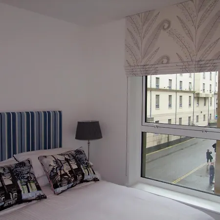 Holyrood Road Park - 379 *