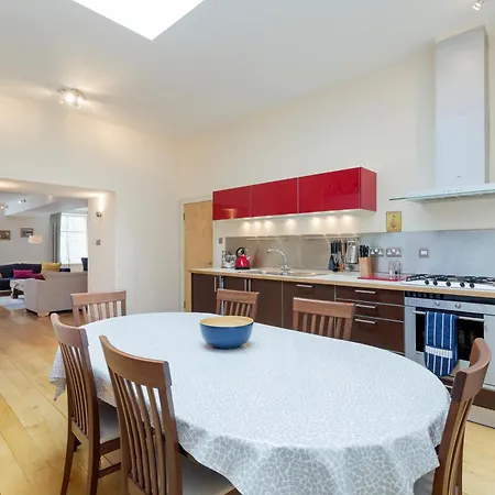 Apartamento New Town Elegant 2-bedroom In The Heart Of The Edimburgo