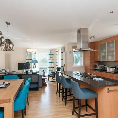 Holyrood Road Park - 379 爱丁堡