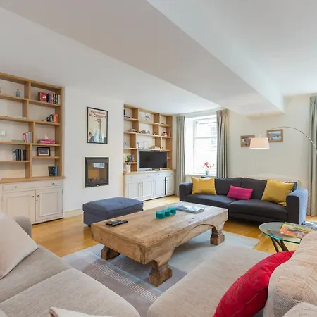 New Town Elegant 2-bedroom In The Heart Of The
