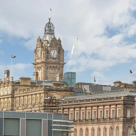 Old Tolbooth Wynd - 393