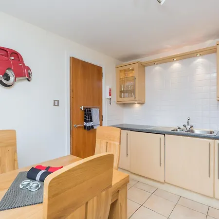 Old Tolbooth Wynd - 388 *