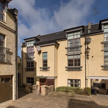 Old Tolbooth Wynd - 393 *