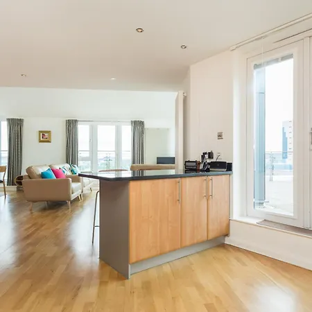 Portland Gardens - 403 شقة