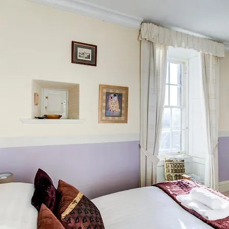 Guestready - Historic Old Town Apartment Edinburgh