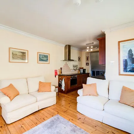 Guestready - Historic Old Town Apartment Edinburgh