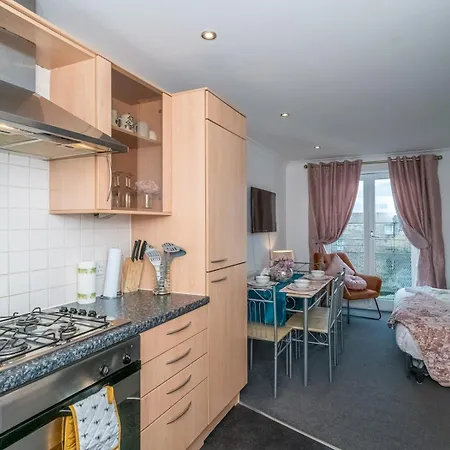 Pass The Keys Cosy Flat Apartment Edinburgh