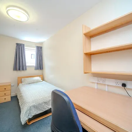 Joivy Budget 2, 4, 5 And 6 Bed Private Flats, In Historic Old Town (adults Only)