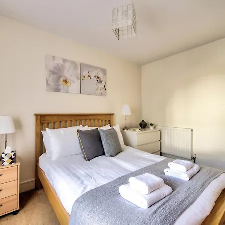 Guestready - Bright Near New Town Apartment *