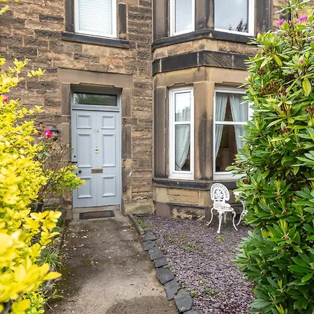 Beautiful Victorian Townhouse With Private Garden, Close To The Beach Holiday home