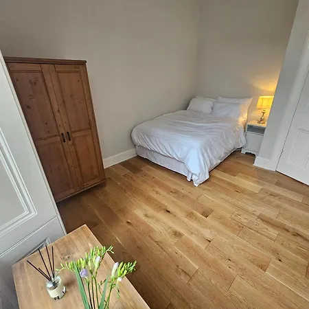 Delightful 4-bedroom City