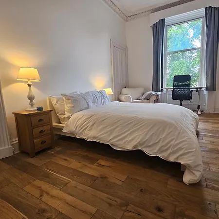 아파트 Delightful 4-bedroom City *